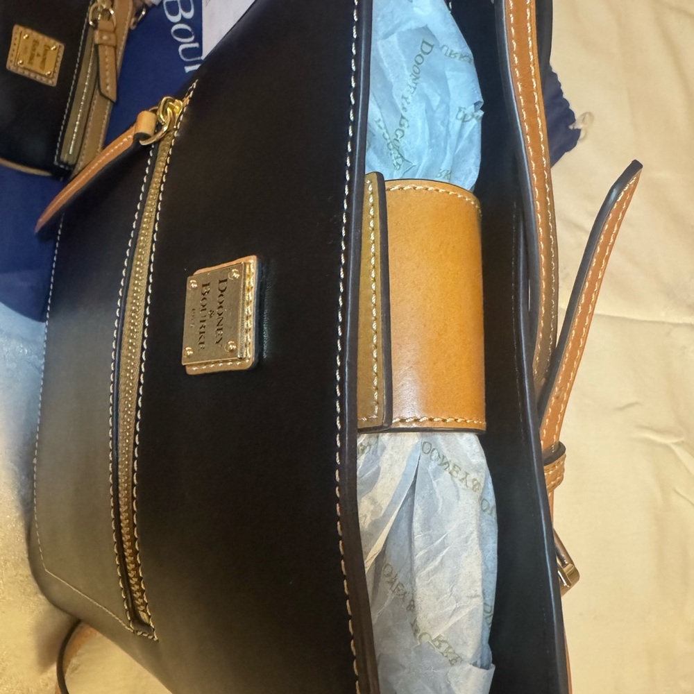 Dooney & Bourke Wexford leather Black and Brown Shoulder Bag Set - Picture 2 of 12